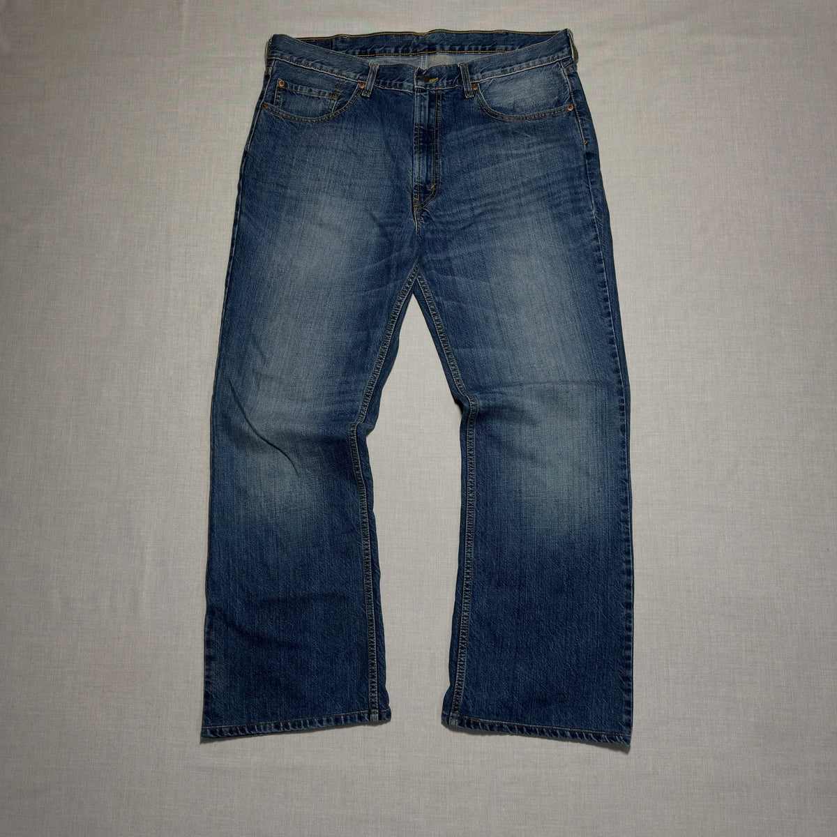 LEVI’S BOOTCUT DENIM (W-38)