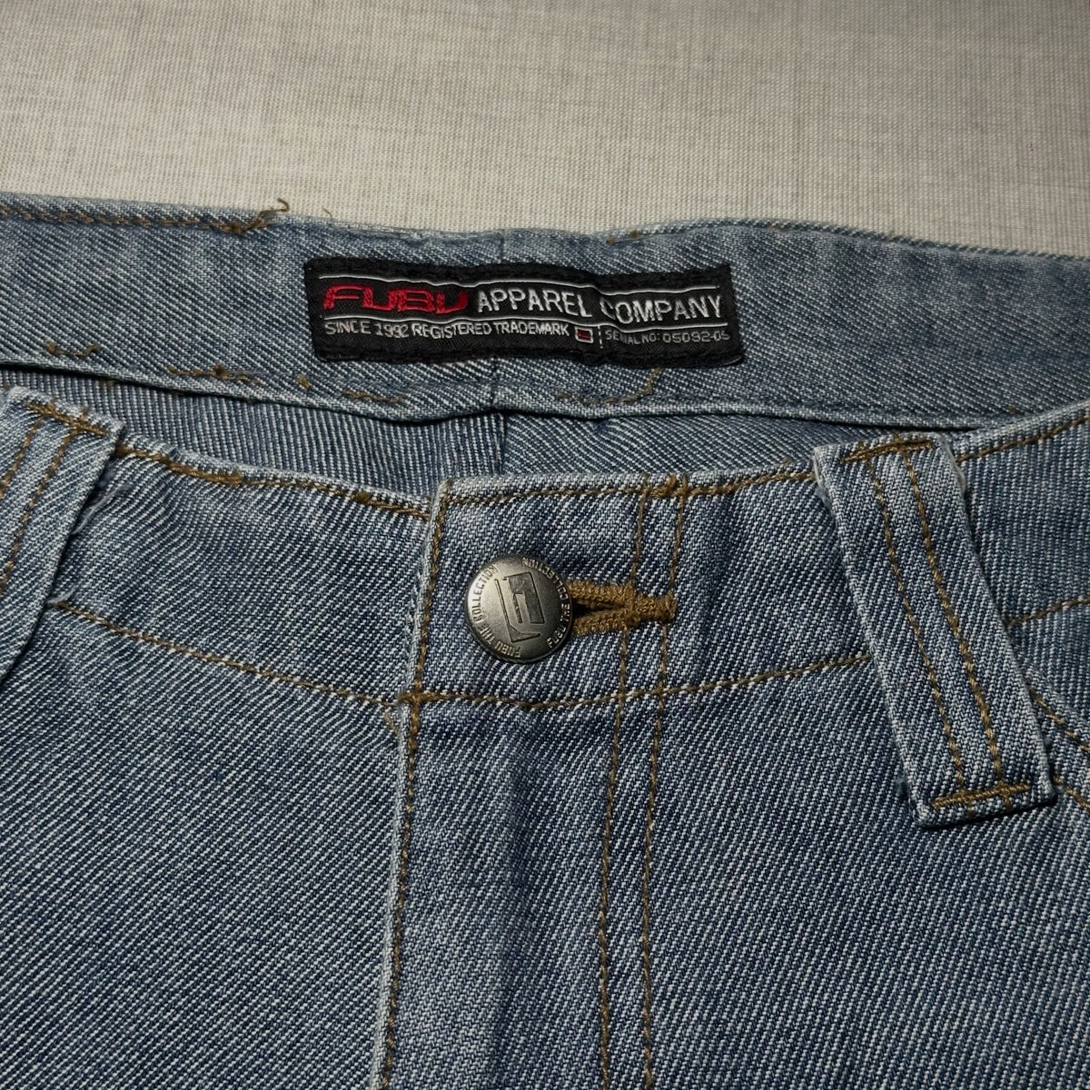 FUBU JEANS CO. // Y2K BAGGY DENIM (W-32) (L-44)