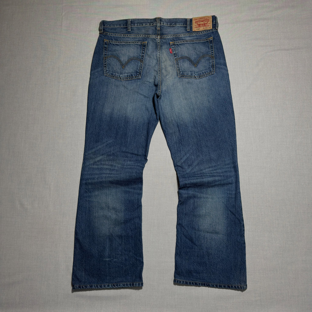 LEVI’S BOOTCUT DENIM (W-38)