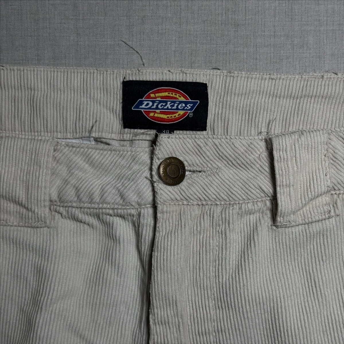 DICKIES // OFF-WHITE CORDUROY PANTS (W-36)