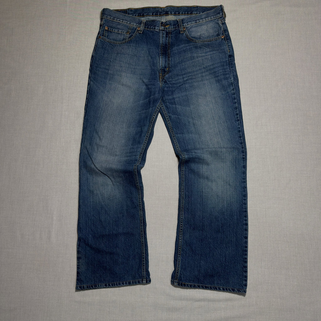 LEVI’S BOOTCUT DENIM (W-38)