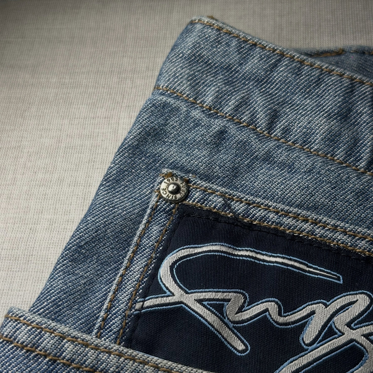 FUBU JEANS CO. // Y2K BAGGY DENIM (W-32) (L-44)
