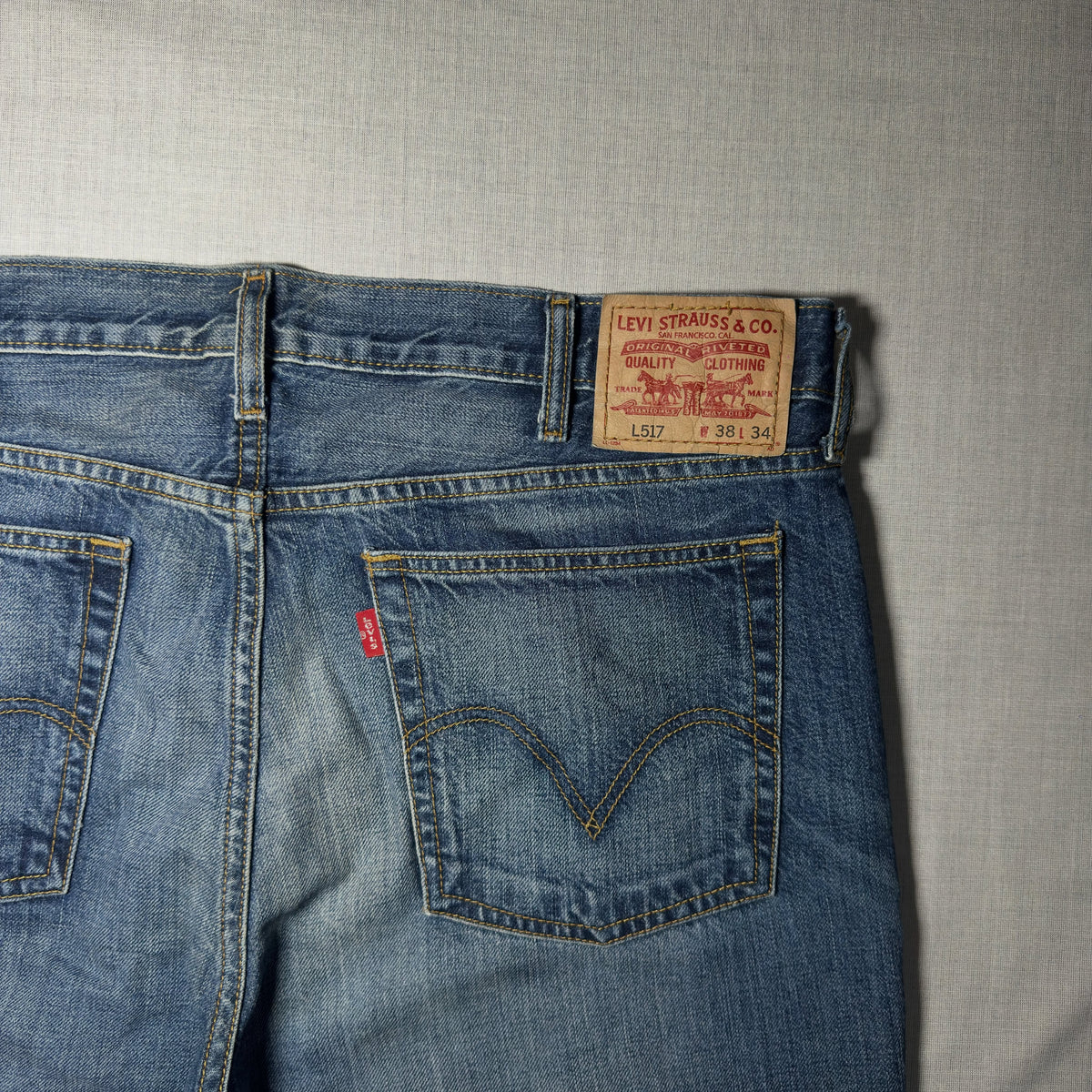 LEVI’S BOOTCUT DENIM (W-38)
