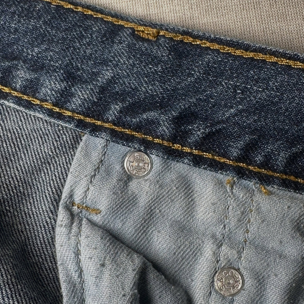 LEVI’S BOOTCUT DENIM (W-38)