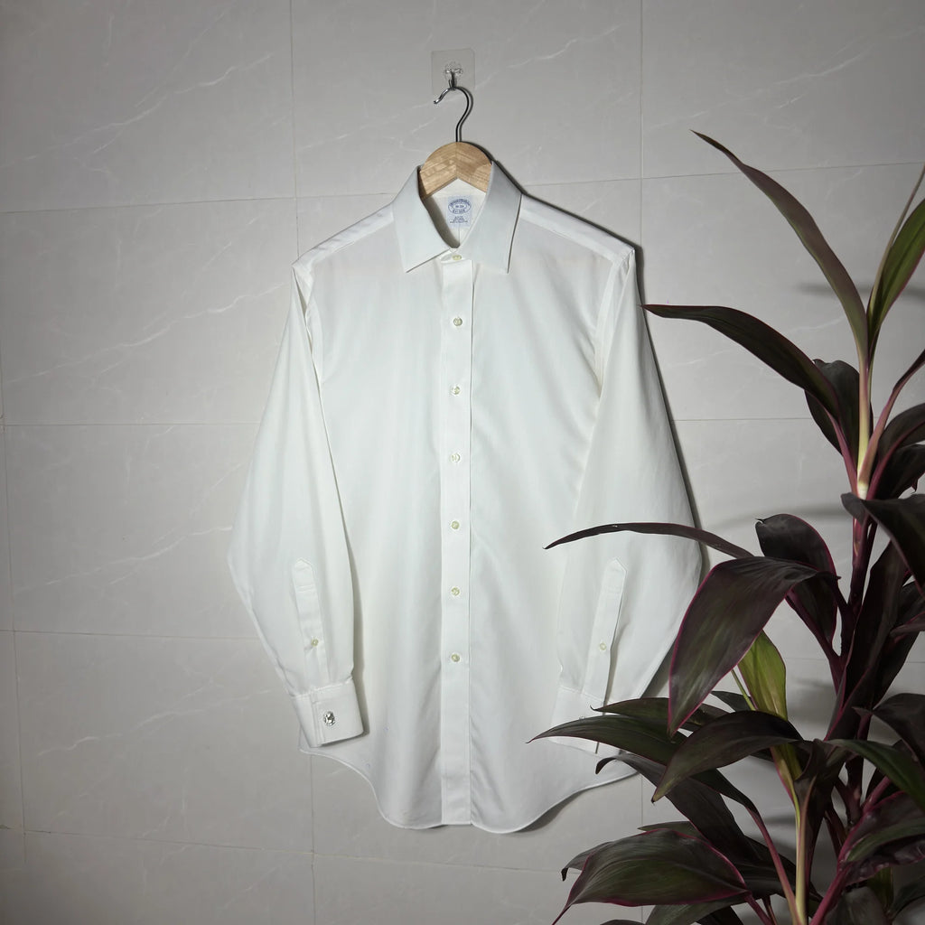 BROOKS BROTHERS WHITE ‘SLIM FIT’ DRESS SHIRT (M)