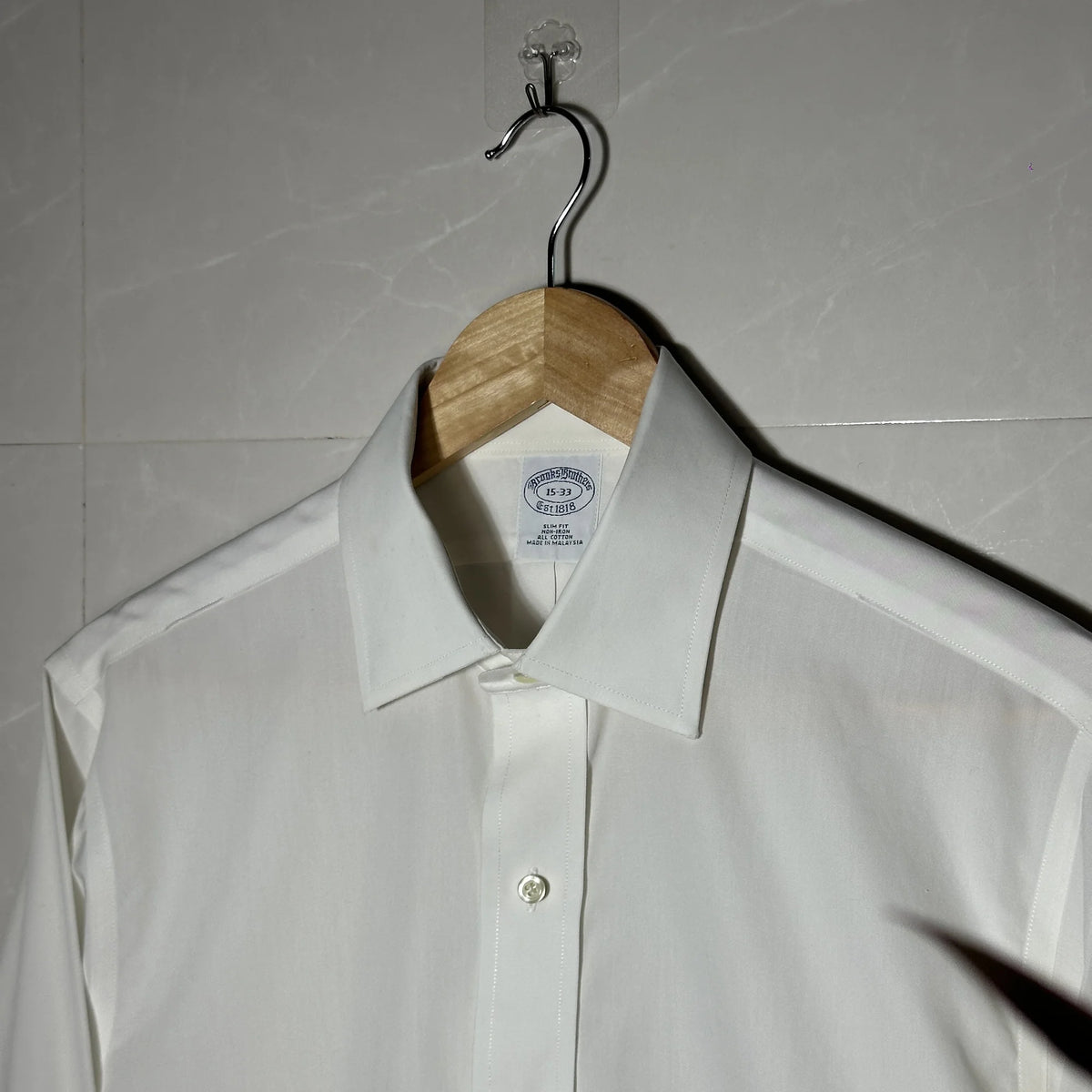 BROOKS BROTHERS WHITE ‘SLIM FIT’ DRESS SHIRT (M)