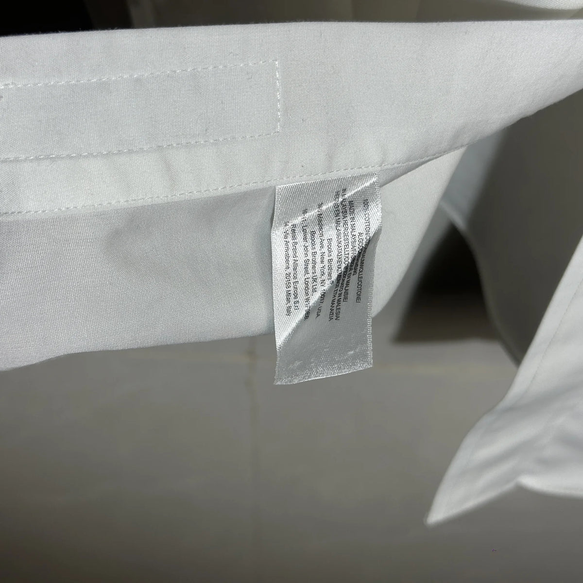 BROOKS BROTHERS WHITE ‘SLIM FIT’ DRESS SHIRT (M)