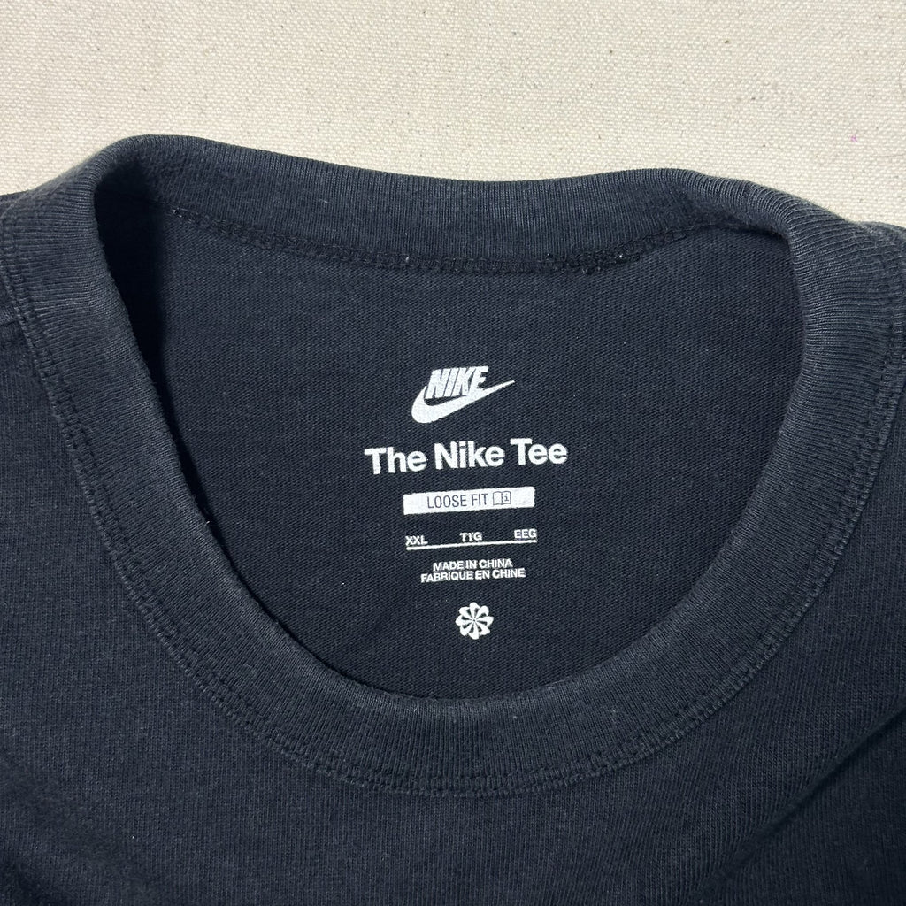NIKE CENTER EMBROIDERED SWOOSH HEAVYWEIGHT BLACK TEE (XL|XXL)