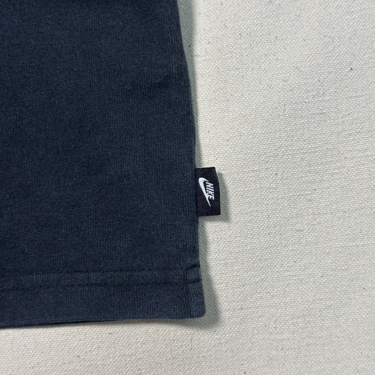 NIKE CENTER EMBROIDERED SWOOSH HEAVYWEIGHT BLACK TEE (XL|XXL)